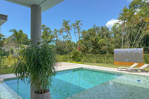 House with pool and garden 2