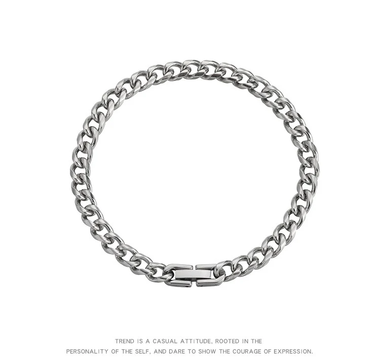 Eenvoudige armband met clip-knop Mode hiphop titanium staal Een stijlvol accessoire voor een trendy en stedelijke look. Perfect voor heren en dames.