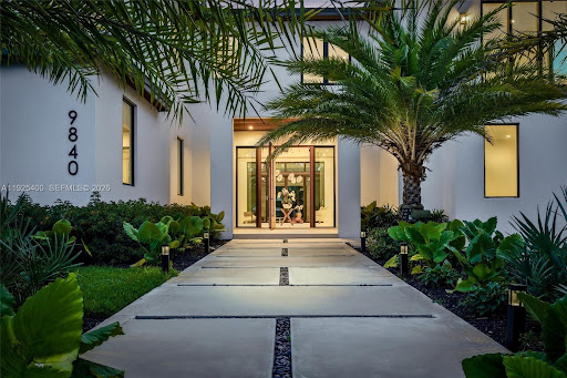 House with pool 1