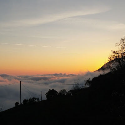 Sopra la nebbia al tramonto di Pardo97