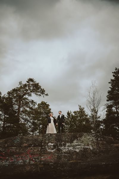 Fotógrafo de casamento Salla Vesa-Tikkanen (kuvaajalahti). Foto de 16 de novembro 2022