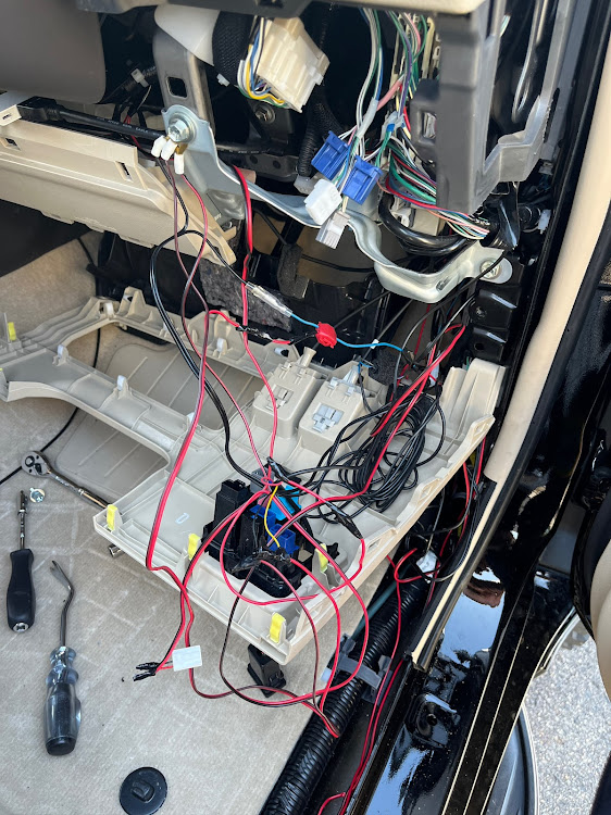 ランドクルーザープラドのAUXBEAM・初めからこれ買えば良かった・配線がスッキリ・事故る前に・反射をなんとかしたいに関するカスタム事例の投稿画像2枚目