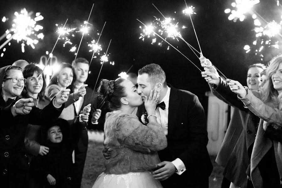 Fotógrafo de casamento Artur Kubik (arturkubik). Foto de 8 de dezembro 2017