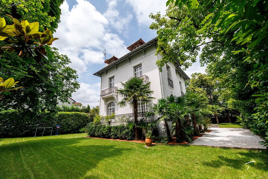 Vente maison 9 pièces 380 m² à Pau (64000), 1 095 000 €
