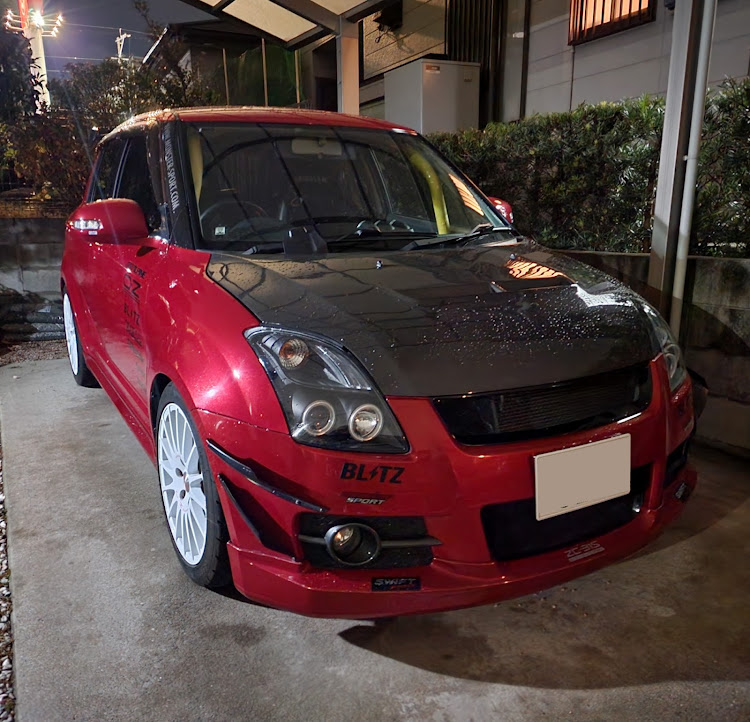 スイフトスポーツの大切なフォロワーさんからプレゼント✨🎁✨・寒い中来てくれたポンさん‼️ ありがとう😉👍️・どこに貼ろうか⁉️と悩んでます🎵・暖かくしてお過ごし下さい・福岡でも雪予報に関するカスタム事例の投稿画像3枚目