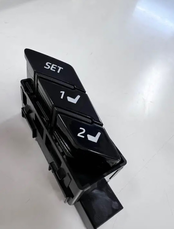 RAV4のシートメモリー点灯化③・光らせたい病に関するカスタム事例の投稿画像2枚目