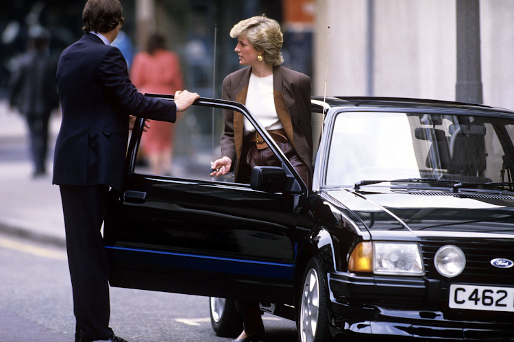 The RS Turbo Series 1 was usually made in white but the royal family police guard asked for Diana's to be painted black "for discretion", the auctioneers said.