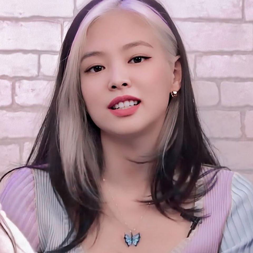 30+ Photos Of BLACKPINK Jennie's Two-Toned Hair—Before She Dyes It ...