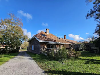 maison à Saint-Julien-en-Born (40)