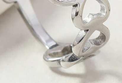 Anillo Corazón Hueco Amor Acero Inoxidable Simple Corte Joyería Regalo para Ella Elegante y Delicado Diseño Perfecto para Uso Diario