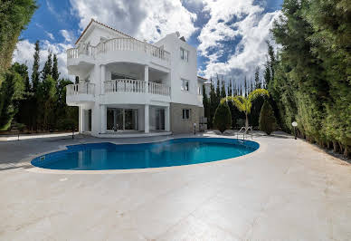 Maison avec piscine et jardin 2