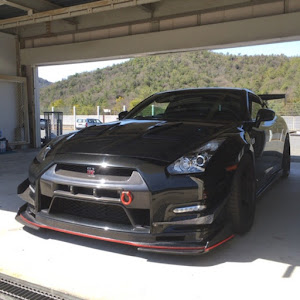 NISSAN GT-R