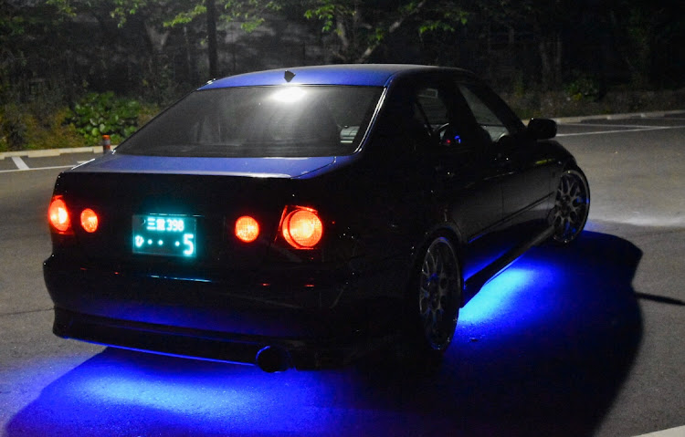 アルテッツァのアルテッツァ・車好きと繋がりたい・LEDテープ・オーラ・走りたい病に関するカスタム事例の投稿画像1枚目