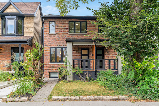 House with garden 1