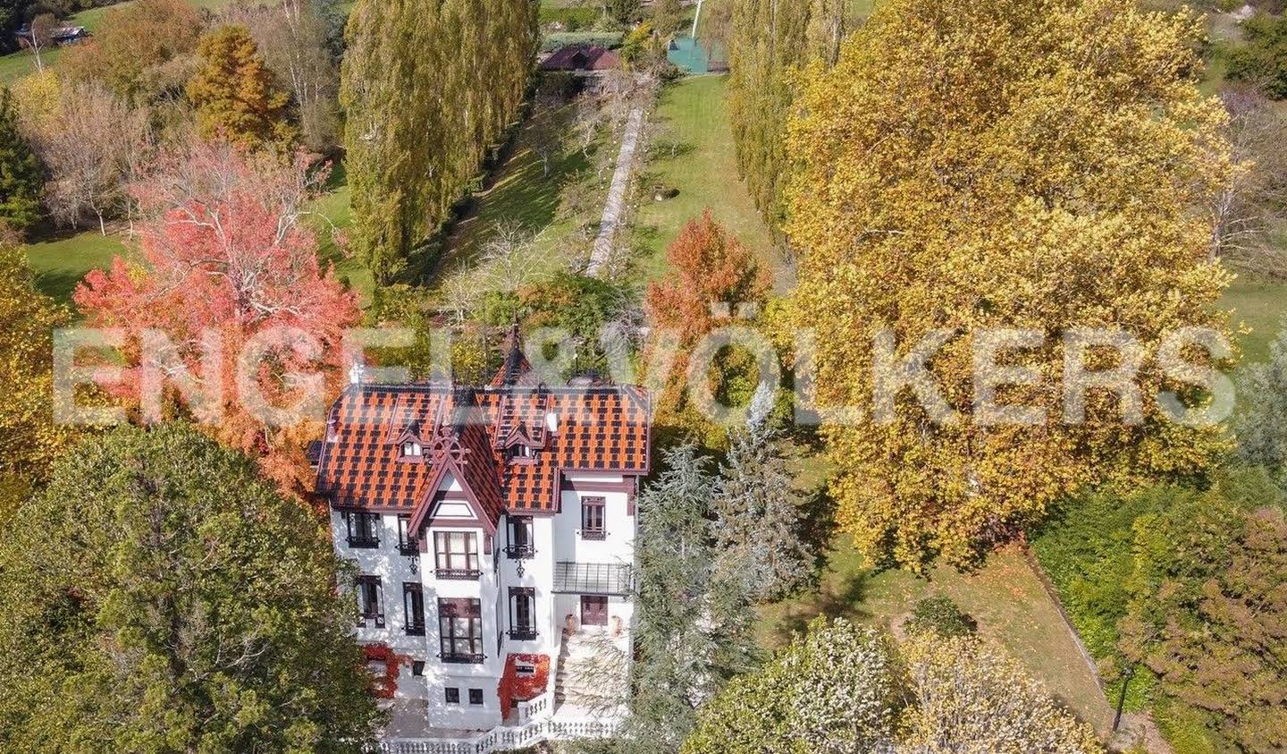 House with pool and terrace Gordexola