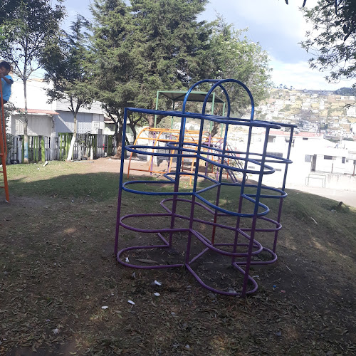 Opiniones de Parque La Arboleda en Quito - Campo de fútbol