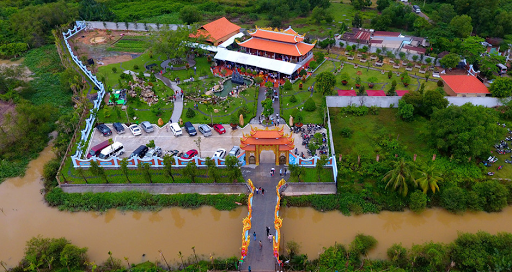 Nhà thờ Tổ của Hoài Linh có tổng diện tích xây dựng khá rộng với số vốn đầu tư của danh hài lên tới hơn 100 tỷ đồng.