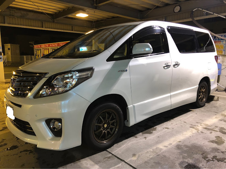 アルファードの洗車・20系アルファード・友達に感謝・明日から雨・ガラスコーティング施工後☆に関するカスタム事例の投稿画像1枚目