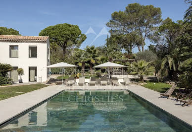 Maison avec piscine et jardin 20