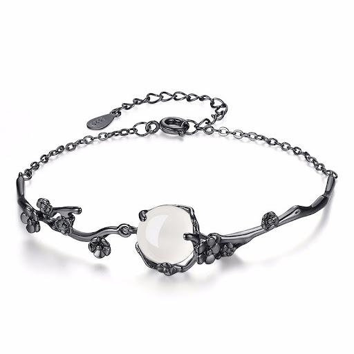Title 1, Creative plum bracelet