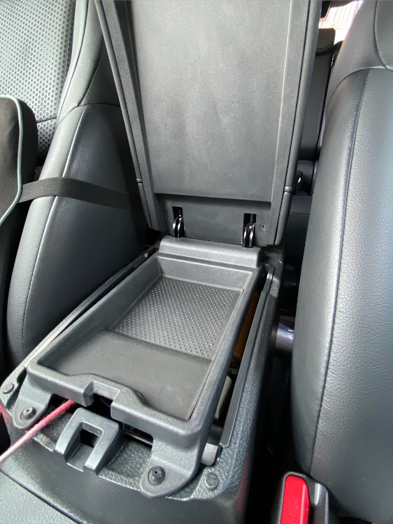 エクストレイルのNissanRogue・usdm・FDX F7S・ROGUEに関するカスタム事例の投稿画像3枚目