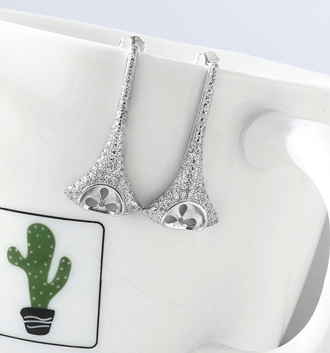Natuurlijke parel oorbellen voor dames in puur zilver. Ervaar tijdloze elegantie en benadruk uw natuurlijke schoonheid met deze prachtige oorbellen.
