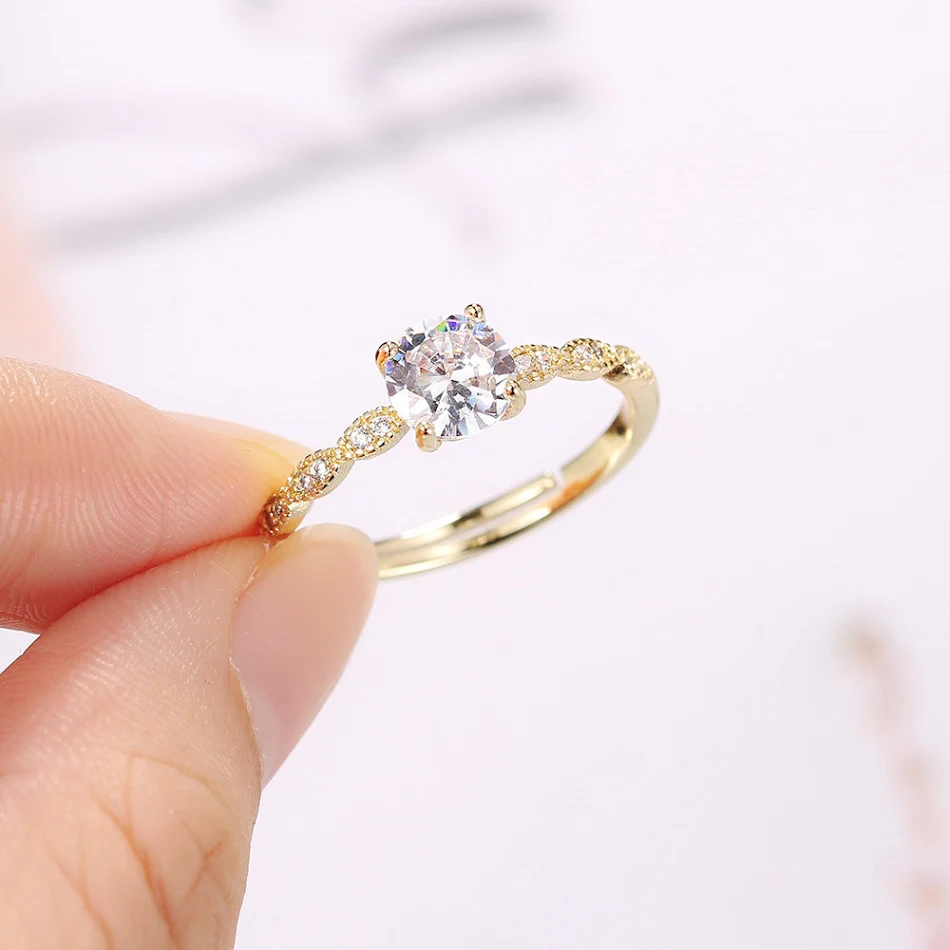 Vierklauw Acht-Hart Acht-Pijl Ring, een schitterende ring die licht vangt en de eeuwige band van liefde en toewijding symboliseert met schittering