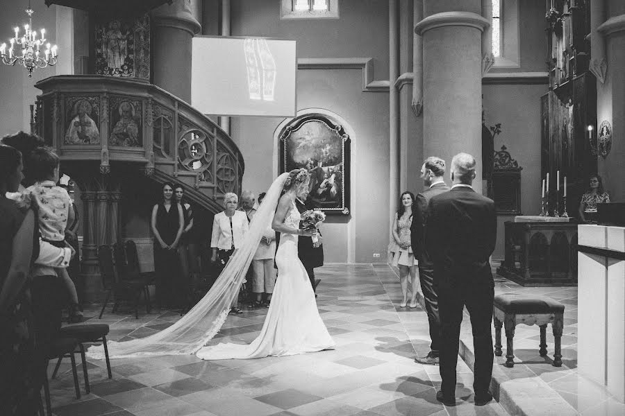 Fotografo di matrimoni Szabolcs Locsmándi (thelovereporters). Foto del 7 novembre 2021