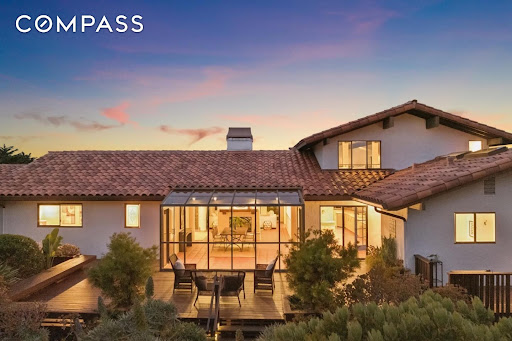 Seaside house with garden and terrace in this luxury house for sale in Carmel-by-the-Sea ($4,300,000 - 314 m²)