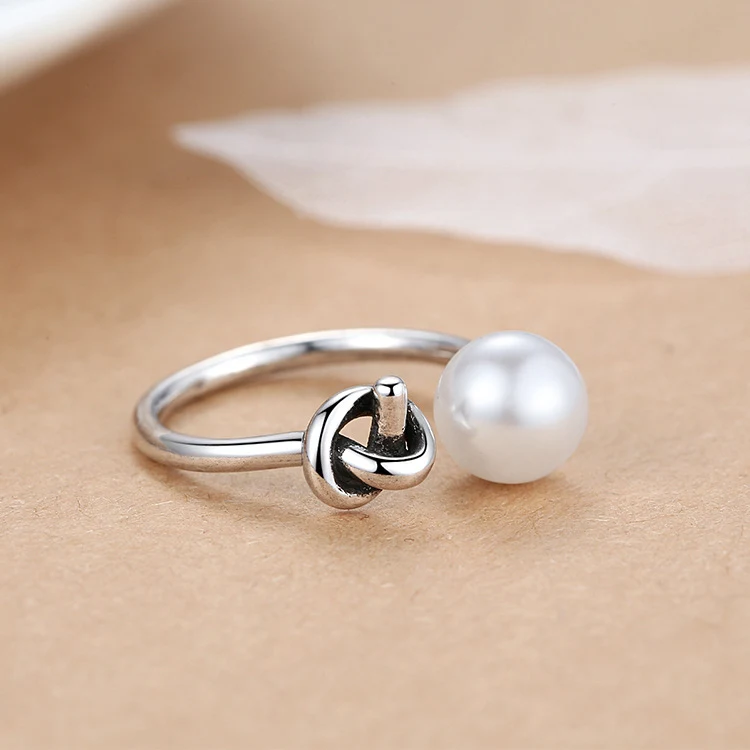 Schlichter geometrischer Perlen-Ring für den Zeigefinger, stilvoller Schmuck, ideal für den täglichen Gebrauch.