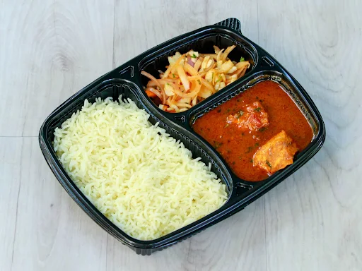 Chicken Masala With Plain Rice And 2 Chapati