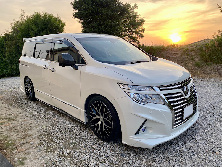 エルグランドの洗車・久しぶりの投稿ですに関するカスタム事例の投稿画像1枚目