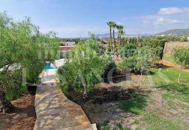 Villa with pool and terrace 4