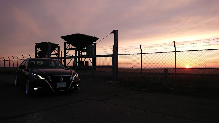 クラウンアスリートの夕日と愛車に関するカスタム事例の投稿画像1枚目