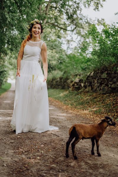 Wedding photographer Karolina Ryvolova (karolinaryvolova). Photo of 2 February 2021