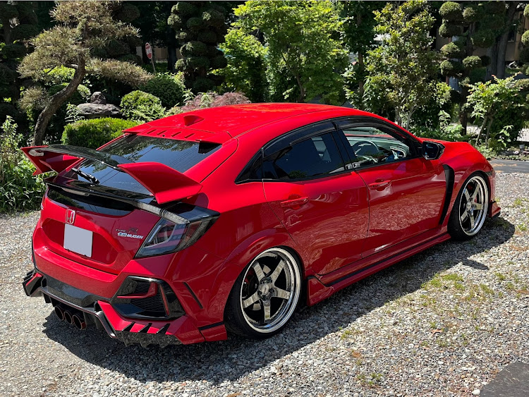 シビックタイプRの異音・異音の原因・FK8シビックタイプR・エンブレムに関するカスタム事例の投稿画像1枚目