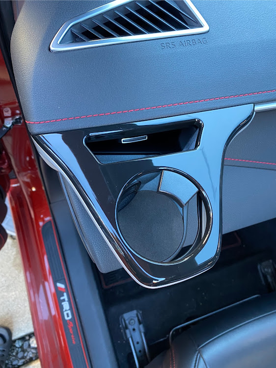 カローラスポーツのドリンクホルダー・カローラクロス・カローラスポーツ・カローラ・カローラツーリングに関するカスタム事例の投稿画像10枚目