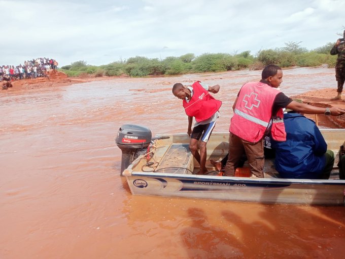 enya Red Cross first responders in collaboration with community members are engaged in rescue operation to save the lives of several people stranded aboard a bus that has been marooned by raging waters at Arer near Tulla village, Tana River County.