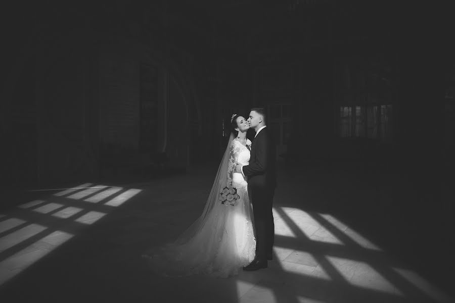 Nhiếp ảnh gia ảnh cưới Petr Naumov (peternaumov). Ảnh của 7 tháng 3 2020