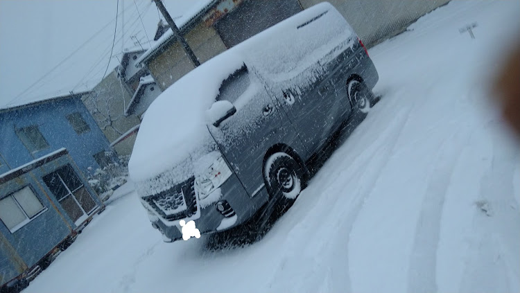 NV350キャラバンの一気に降りすぎ(苦笑)・大雪警報発令中に関するカスタム事例の投稿画像1枚目