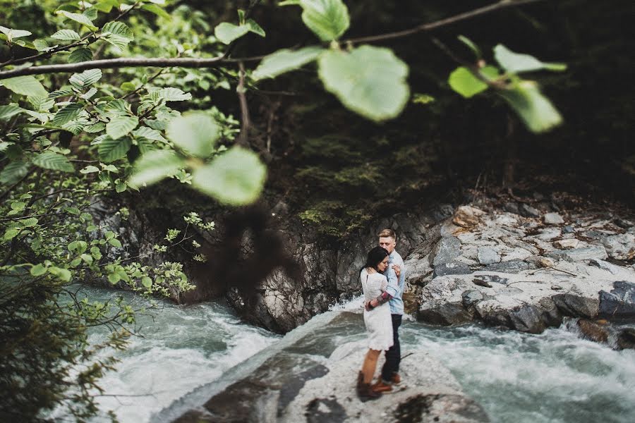 Wedding photographer Anna Kozdurova (chertopoloh). Photo of 11 May 2014