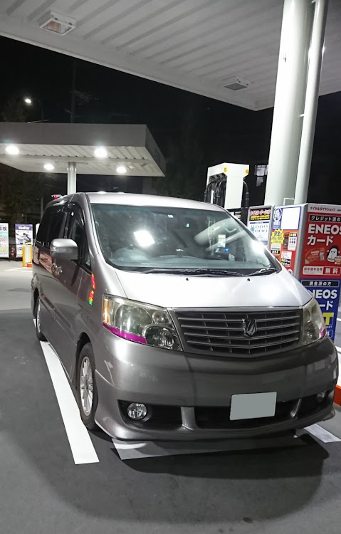 アルファードのガソリンスタンドは盛れる・アルファードに関するカスタム事例の投稿画像1枚目