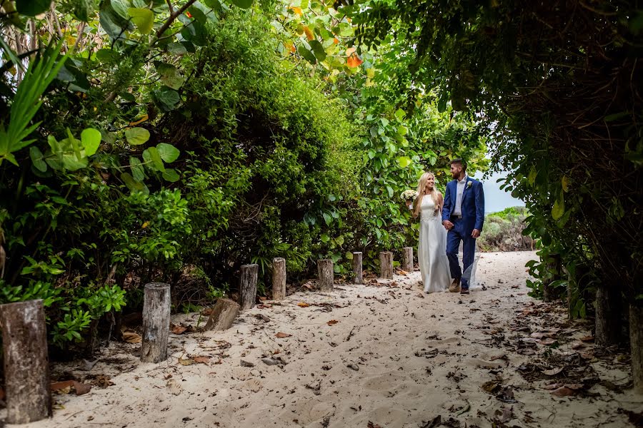 Jurufoto perkahwinan Gabriel Visintin (cancunweddings). Foto pada 27 Jun 2022