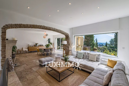 Villa with pool 4
