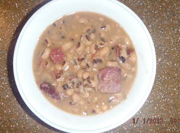 Black eyed peas with smoked neckbones in CrockPot