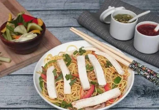 Vegetable Noodles Paneer