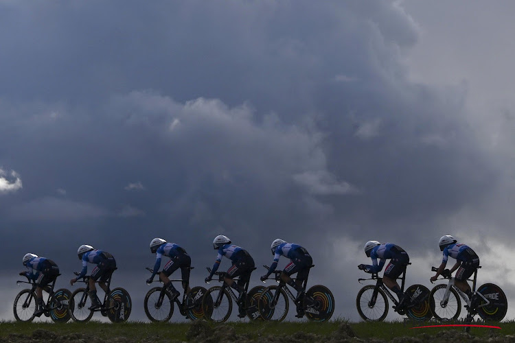 Remco Evenepoel teruggefloten? Trainer gaat niet akkoord met zijn uitleg na ploegentijdrit