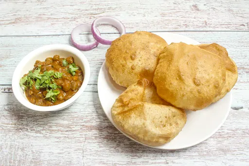 Chole Poori [ 6 Pcs ]