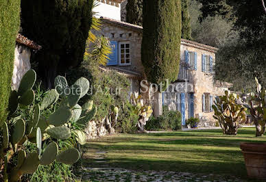 Villa with pool and garden 4