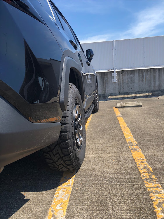 RAV4のUSランニングボード・ランニングボード・サイドステップ・ランニングボード取付に関するカスタム事例の投稿画像7枚目